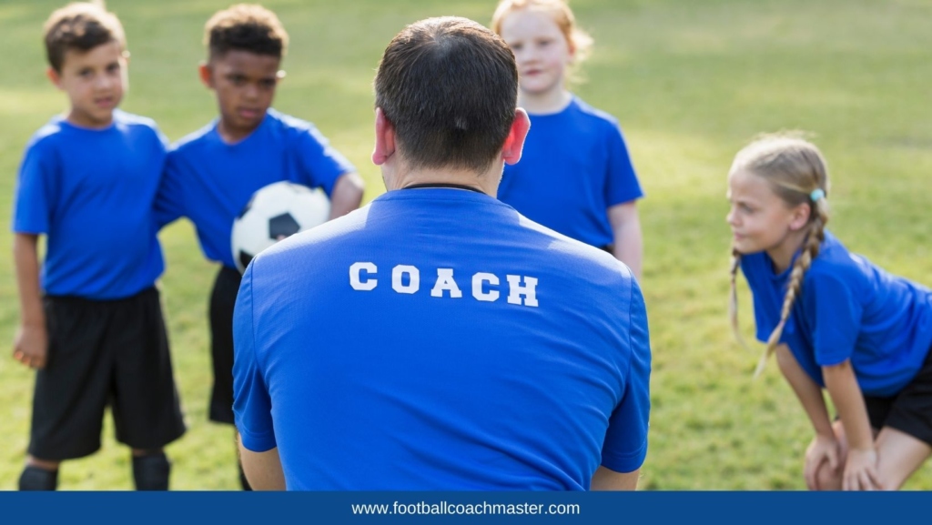 أهمية مدرب كرة القدم في تدريب الفئات السنية football coach master